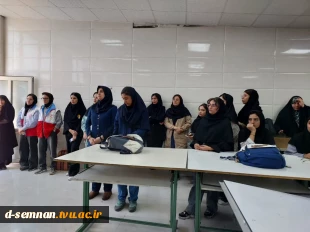 برگزاری آموزش تئوری اطفای حریق و نحوه کار با کپسول آتش‌نشانی به مناسبت هفته پدافند غیرعامل در دانشکده ملی مهارت دختران سمنان 2