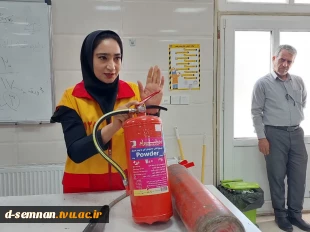 برگزاری آموزش تئوری اطفای حریق و نحوه کار با کپسول آتش‌نشانی به مناسبت هفته پدافند غیرعامل در دانشکده ملی مهارت دختران سمنان 6