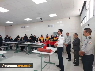 برگزاری آموزش تئوری اطفای حریق و نحوه کار با کپسول آتش‌نشانی به مناسبت هفته پدافند غیرعامل در دانشکده ملی مهارت دختران سمنان 7