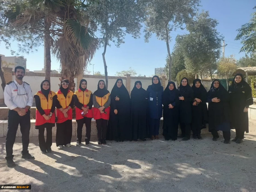 برگزاری آموزش عملی اطفای حریق و نحوه کار با کپسول آتش‌نشانی به مناسبت هفته پدافند غیرعامل در دانشکده ملی مهارت دختران سمنان
 2