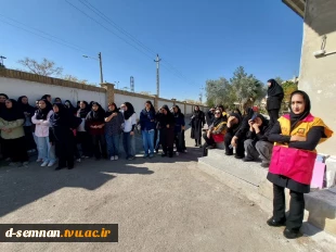 برگزاری آموزش عملی اطفای حریق و نحوه کار با کپسول آتش‌نشانی به مناسبت هفته پدافند غیرعامل در دانشکده ملی مهارت دختران سمنان
 4