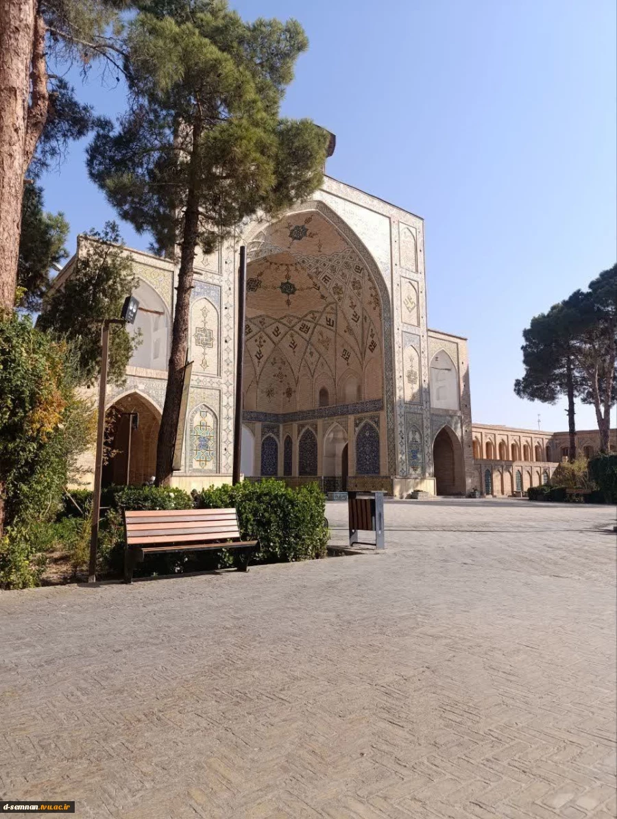 بازدید جمعی از دانشجویان رشته معماری دانشکده ملی مهارت دختران سمنان از مسجد جامع سمنان و مسجد امام سمنان به مناسبت هفته پژوهش 4