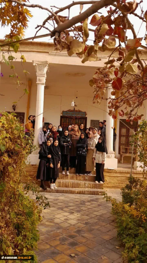 بازدید جمعی از دانشجویان رشته گرافیک دانشکده ملی مهارت دختران سمنان از باغ موزه امیر سمنان به اتفاق استاد ارجمند سرکار خانم نظری به مناسبت هفته پژوهش